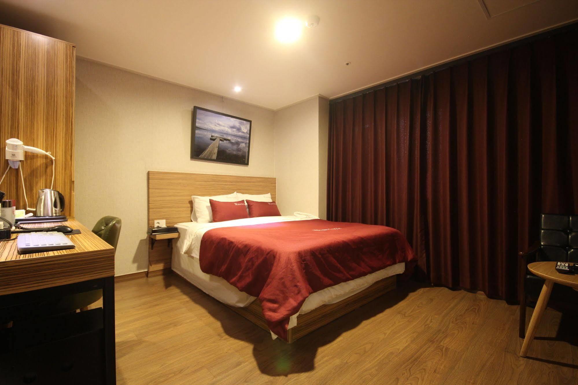 The May Hotel Busan Exteriör bild